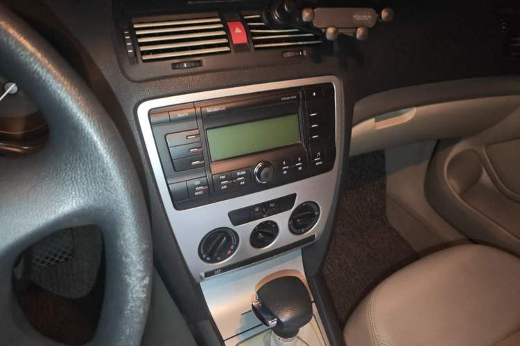 Used Skoda Octavia 2009 1.6L Automatic Eado Model Audio And AC Panel