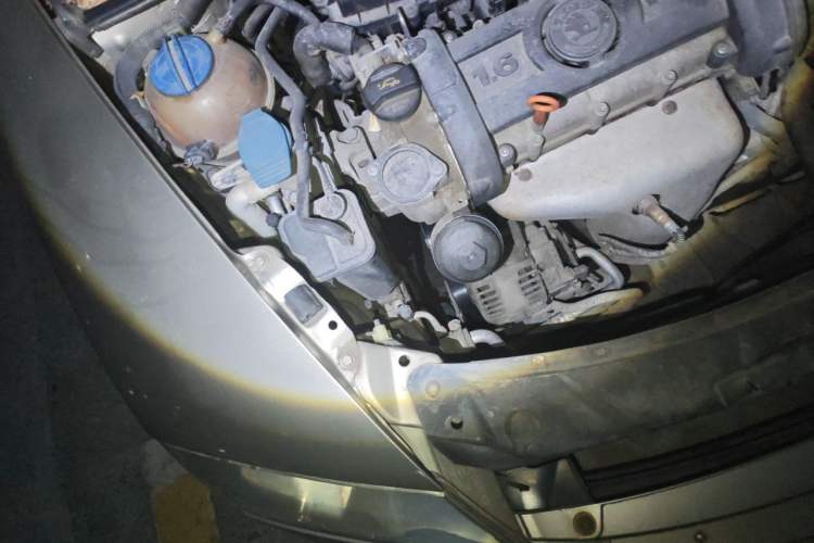 Used Skoda Octavia 2009 1.6L Automatic Eado Model Engine Bay Right