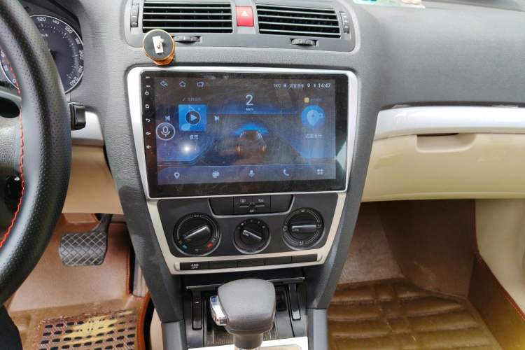 Used Skoda Octavia 2009 1.6L Automatic Elegance Edition Audio And AC Panel