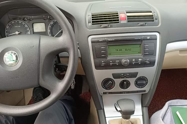 Used Skoda Octavia 2009 1.8 TSI Automatic Elegance Edition Audio And AC Panel