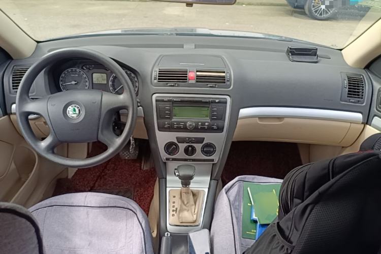Used Skoda Octavia 2009 1.8 TSI Automatic Elegance Edition Center Console