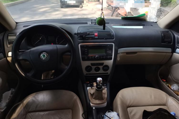 Used Skoda Octavia 2009 1.6L Manual Elegance Edition Center Console