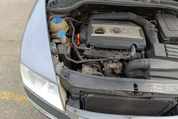 Used Skoda Octavia 2009 1.8 TSI Automatic Elegance Edition Engine Bay Right