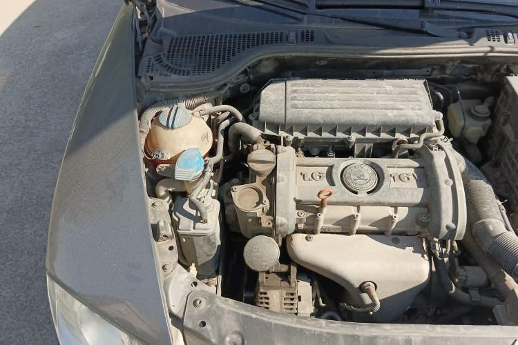 Used Skoda Octavia 2009 1.6L Manual Yizun Edition Engine Bay Right