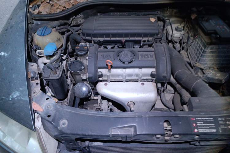 Used Skoda Octavia 2009 1.6L Automatic Elegance Edition Engine Bay Right