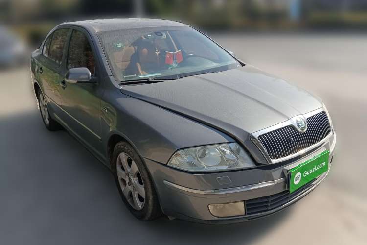 Used Skoda Octavia 2009 1.6L Manual Yizun Edition Front Right 45 Deg