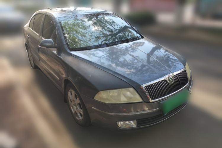 Used Skoda Octavia 2009 1.6L Manual Elegance Edition Front Right 45 Deg