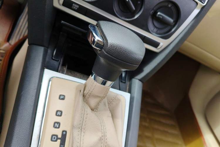 Used Skoda Octavia 2009 1.6L Automatic Elegance Edition Gear Lever