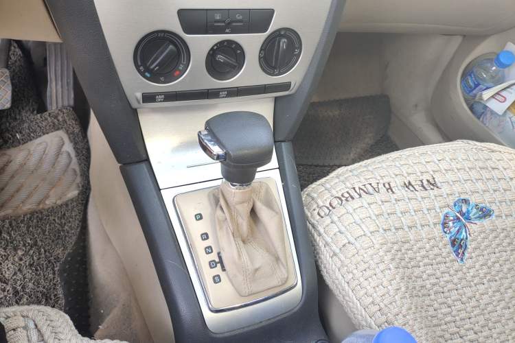 Used Skoda Octavia 2009 1.6L Automatic Elegance Edition Gear Lever