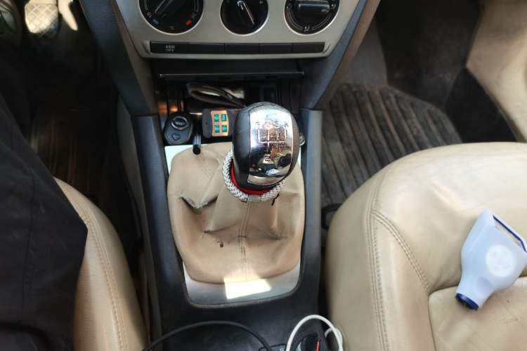 Used Skoda Octavia 2009 1.6L Manual Elegance Edition Gear Lever