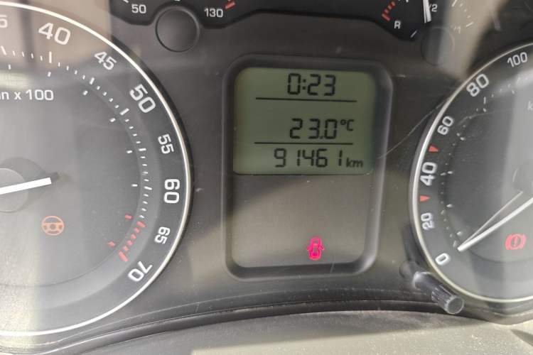 Used Skoda Octavia 2009 1.6L Manual Elegance Edition Odometer Close Up