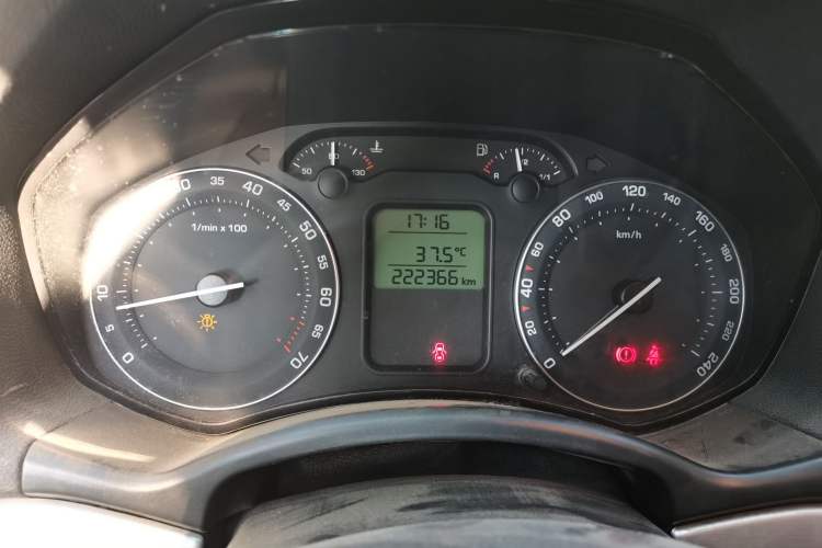 Used Skoda Octavia 2009 1.6L Manual Elegance Edition Odometer Close Up