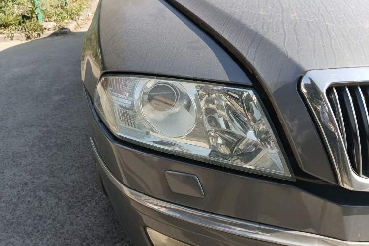 Used Skoda Octavia 2009 1.6L Manual Yizun Edition Right Front Headlight