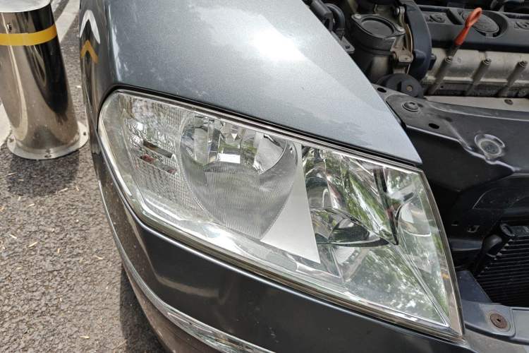 Used Skoda Octavia 2009 1.6L Manual Elegance Edition Right Front Headlight