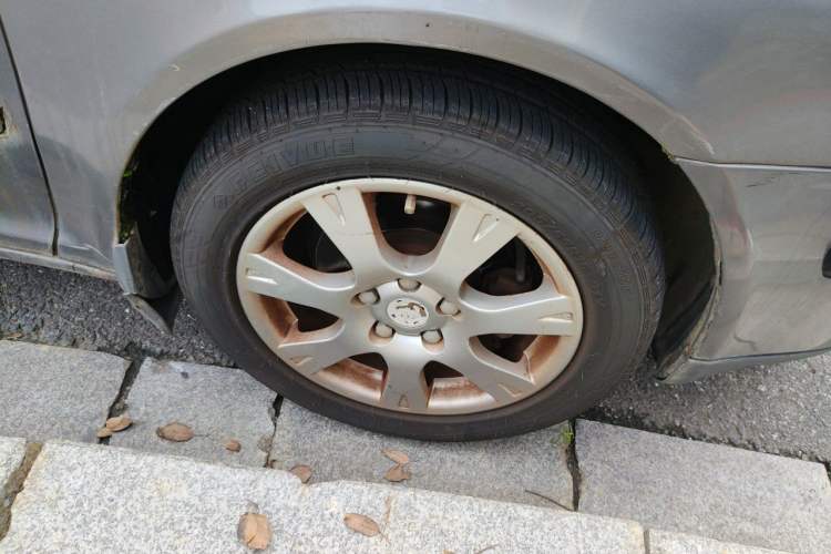 Used Skoda Octavia 2009 1.6L Automatic Elegance Edition Right Front Wheel Hub