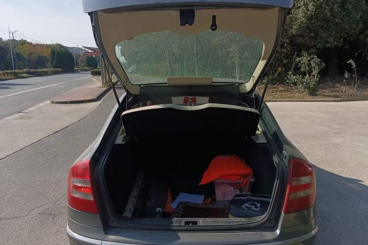 Used Skoda Octavia 2009 1.6L Manual Yizun Edition Trunk