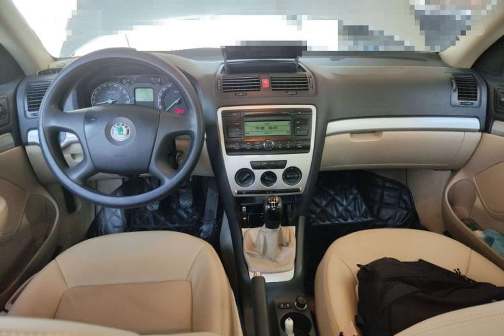 Used Skoda Octavia 2009 1.6L Manual Eado Edition Center Console