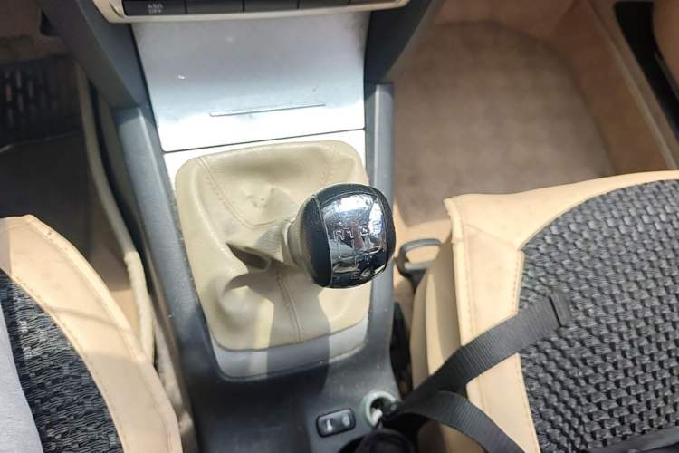 Used Skoda Octavia 2009 1.6L Manual Eado Edition Gear Lever