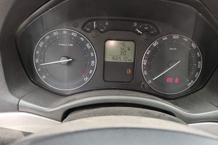 Used Skoda Octavia 2009 1.6L Manual Eado Edition Odometer Close Up