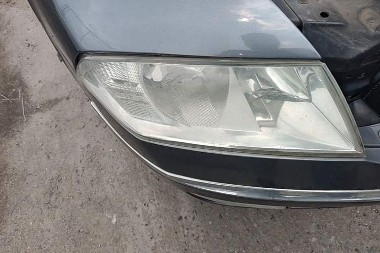 Used Skoda Octavia 2009 1.6L Manual Eado Edition Right Front Headlight