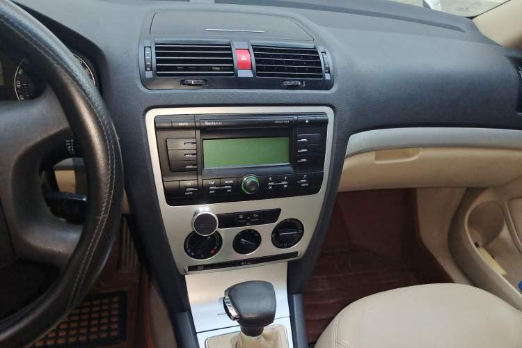 Used Skoda Octavia 2009 1.8 TSI Automatic Elegance Edition Audio And AC Panel