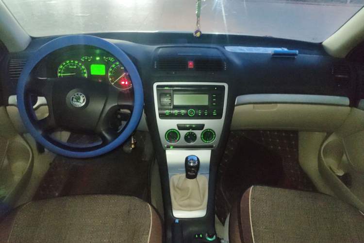 Used Skoda Octavia 2009 1.6L Manual Eado Edition Center Console