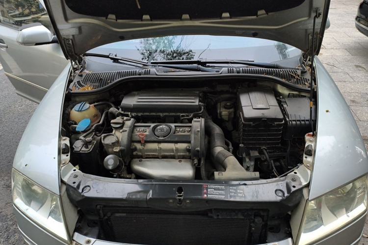 Used Skoda Octavia 2009 2.0L Automatic Elegance Version Engine Bay