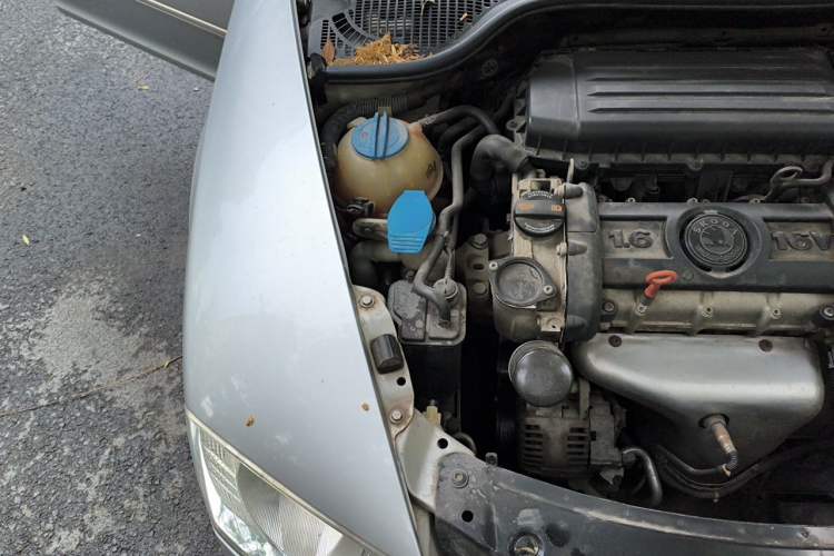 Used Skoda Octavia 2009 2.0L Automatic Elegance Version Engine Bay Right