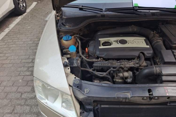 Used Skoda Octavia 2009 1.8 TSI Automatic Elegance Edition Engine Bay Right
