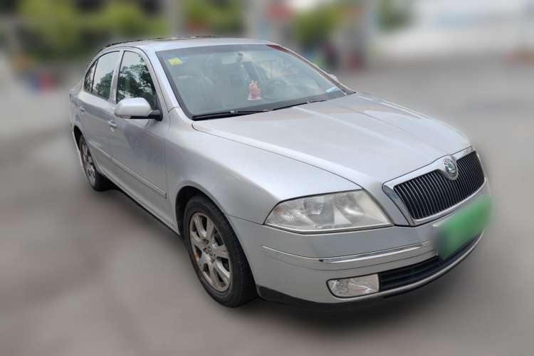 Used Skoda Octavia 2009 1.6L Automatic Elegance Edition Front Right 45 Deg