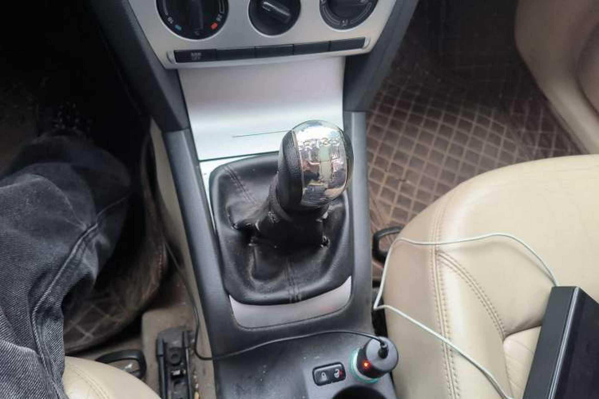 Used Skoda Octavia 2009 1.6L Manual Elegance Edition Gear Lever