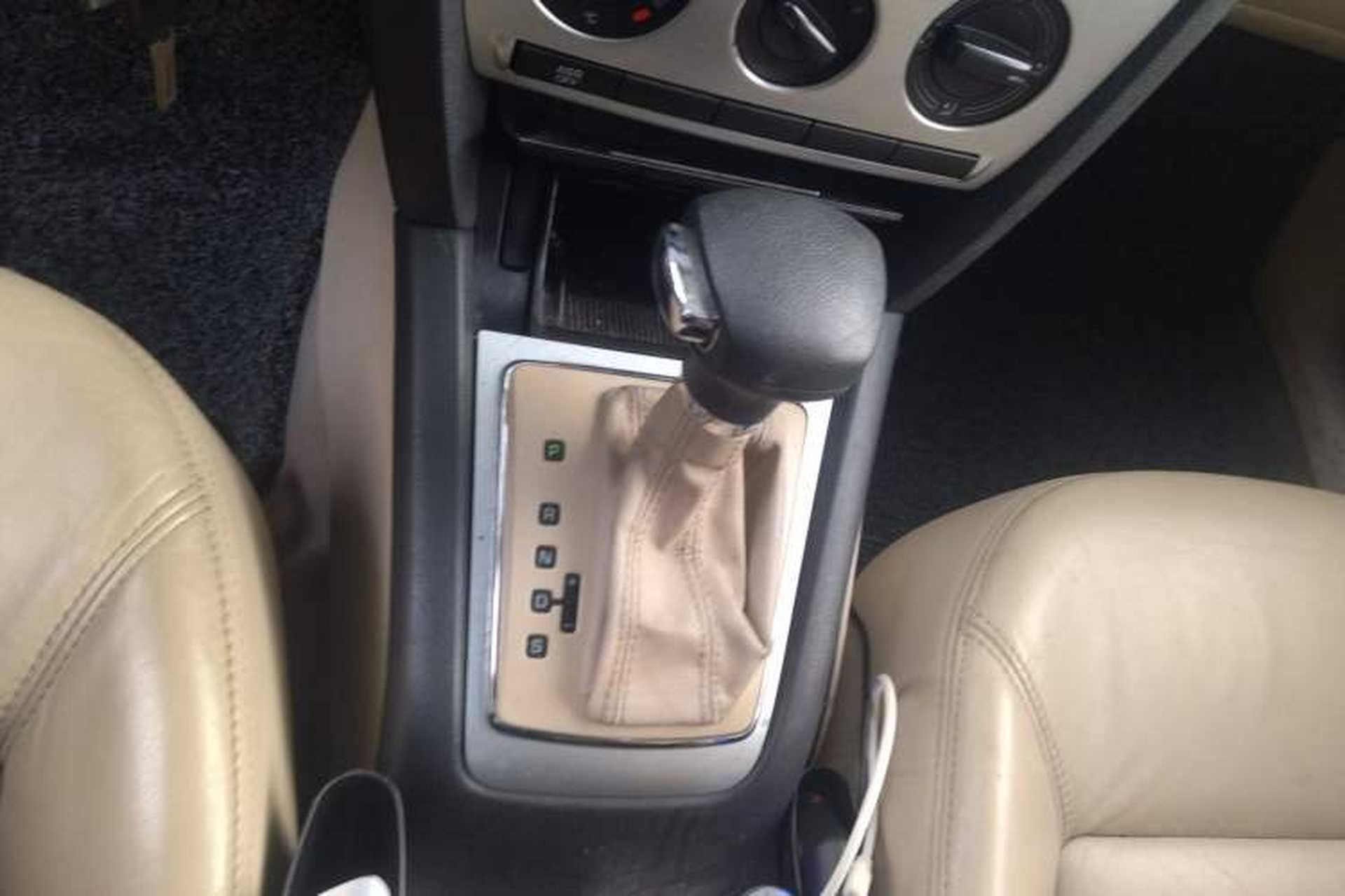 Used Skoda Octavia 2009 1.6L Automatic Elegance Edition Gear Lever