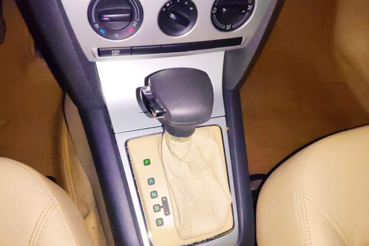 Used Skoda Octavia 2009 1.6L Automatic Elegance Edition Gear Lever