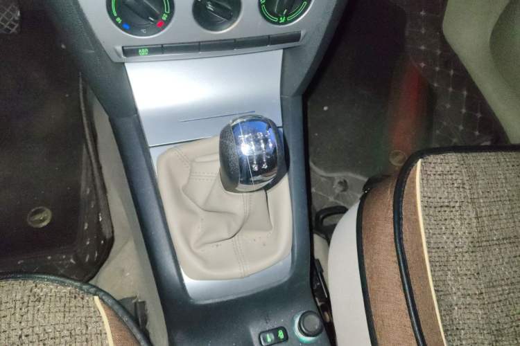 Used Skoda Octavia 2009 1.6L Manual Eado Edition Gear Lever