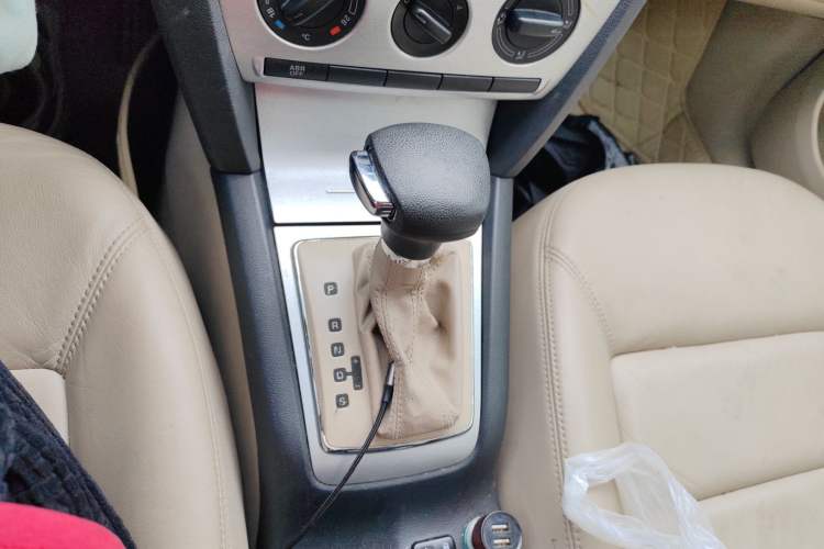 Used Skoda Octavia 2009 1.6L Automatic Elegance Edition Gear Lever