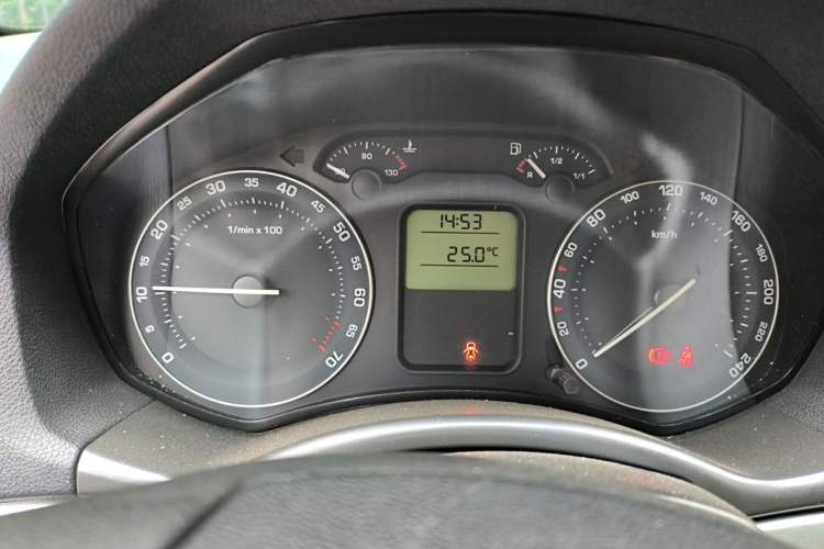 Used Skoda Octavia 2009 2.0L Automatic Elegance Version Instrument Cluster