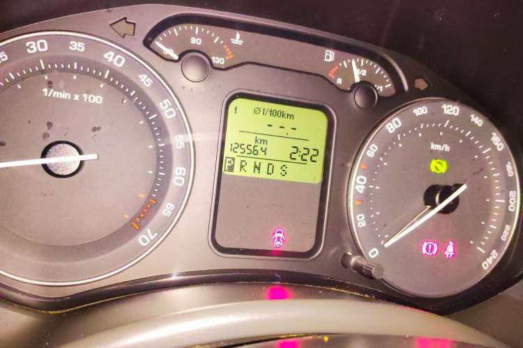 Used Skoda Octavia 2009 1.6L Automatic Elegance Edition Odometer Close Up