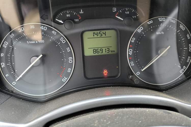 Used Skoda Octavia 2009 2.0L Automatic Elegance Version Odometer Close Up