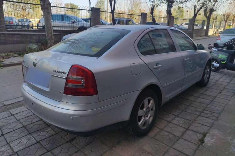 Used Skoda Octavia 2009 1.6L Manual Eado Edition Rear Right 45 Deg