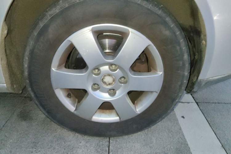 Used Skoda Octavia 2009 1.6L Manual Eado Edition Right Front Wheel Hub