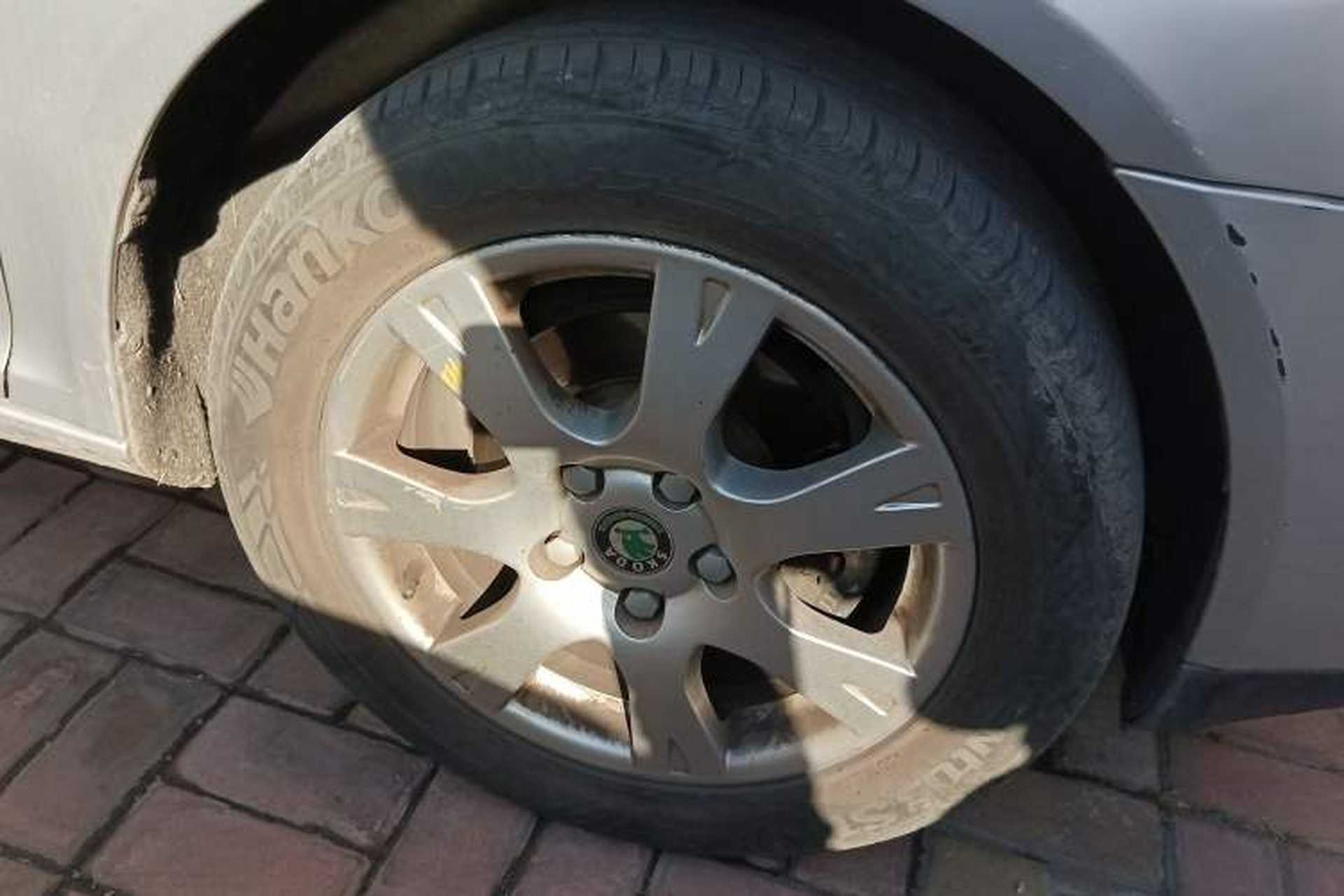 Used Skoda Octavia 2009 1.6L Automatic Elegance Edition Right Front Wheel Hub