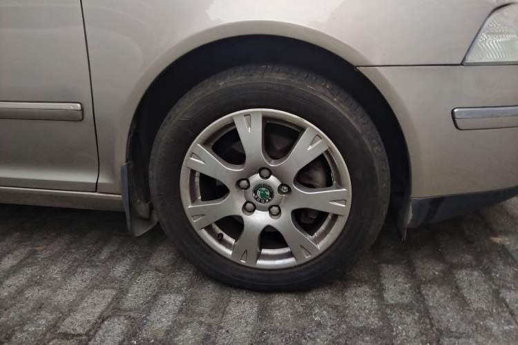 Used Skoda Octavia 2009 1.8 TSI Automatic Elegance Edition Right Front Wheel Hub
