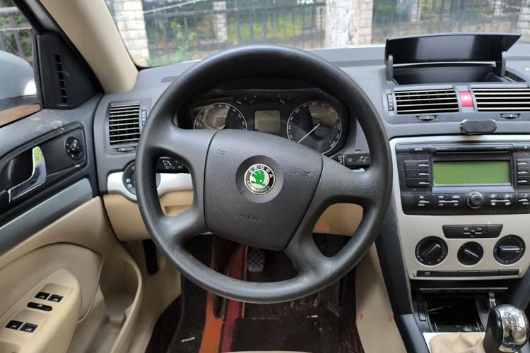 Used Skoda Octavia 2009 2.0L Automatic Elegance Version Steering Wheel