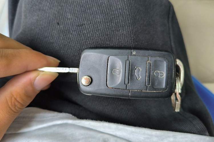 Used Skoda Octavia 2009 2.0L Automatic Elegance Version Vehicle Key