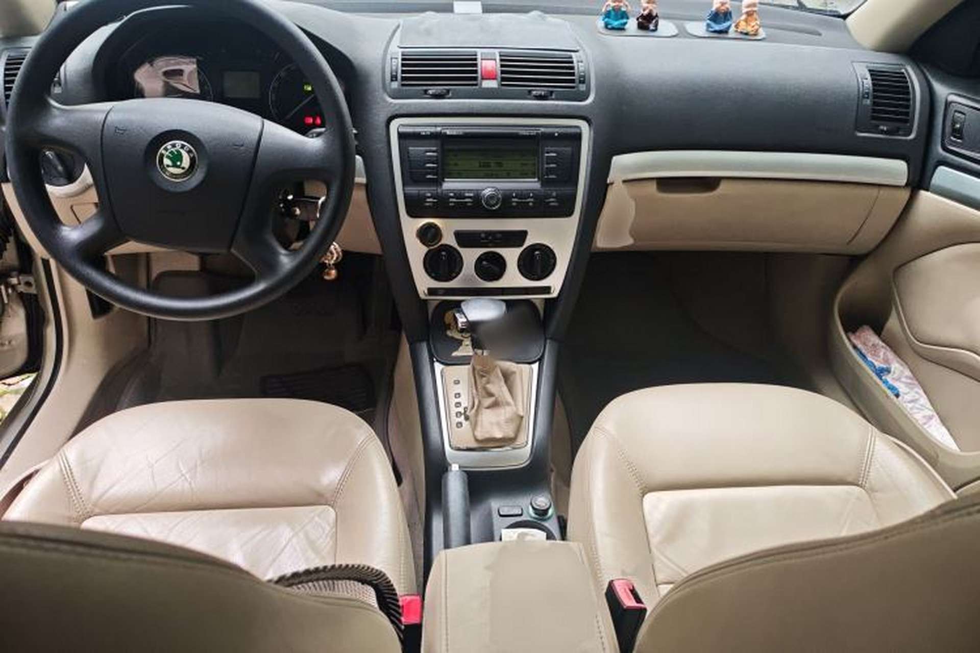 Used Skoda Octavia 2009 1.6L Automatic Elegance Edition Center Console