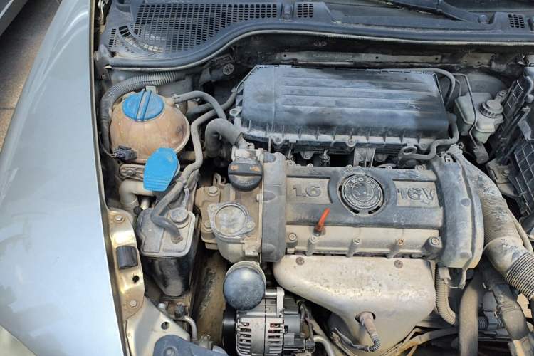 Used Skoda Octavia 2009 1.6L Automatic Eado Model Engine Bay Right