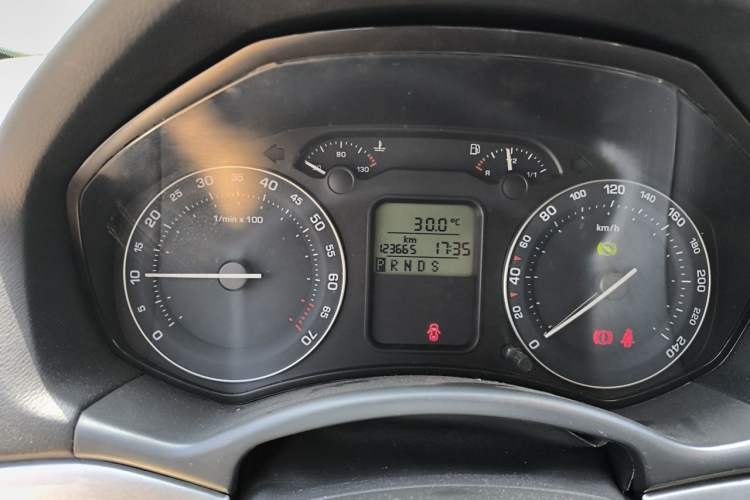 Used Skoda Octavia 2009 1.6L Automatic Eado Model Odometer Close Up