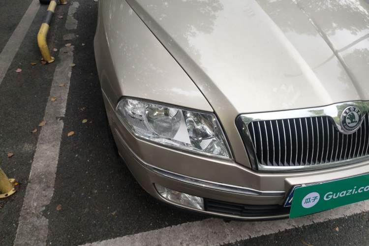 Used Skoda Octavia 2009 1.6L Automatic Elegance Edition Right Front Headlight