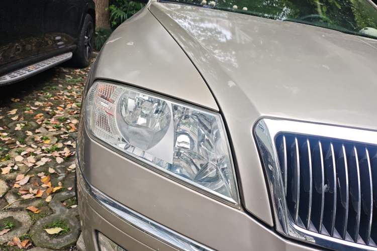 Used Skoda Octavia 2009 1.6L Automatic Elegance Edition Right Front Headlight