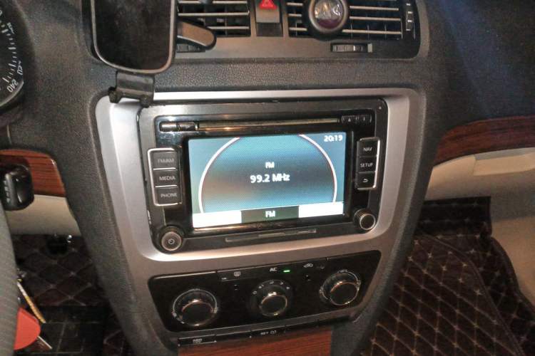 Used Skoda Octavia 2010 1.6L Manual - Yijun Version Audio And AC Panel
